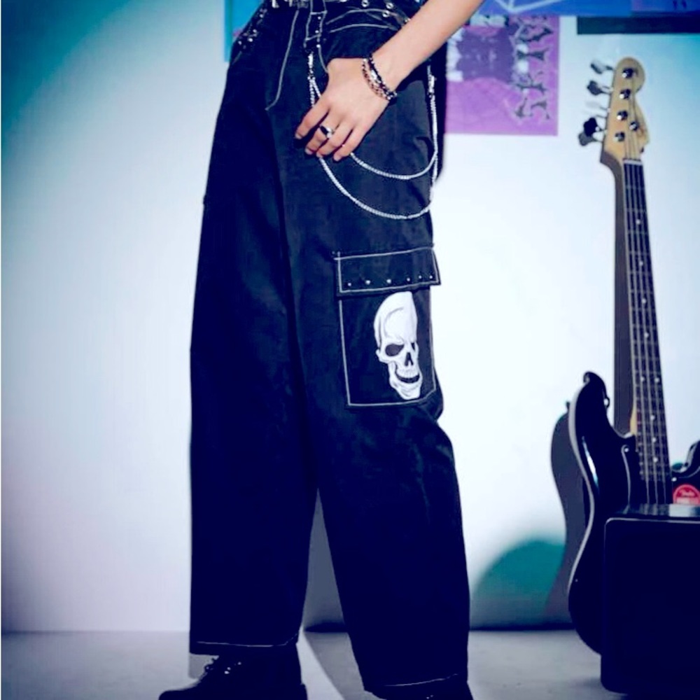 Skull pocket cargo pants